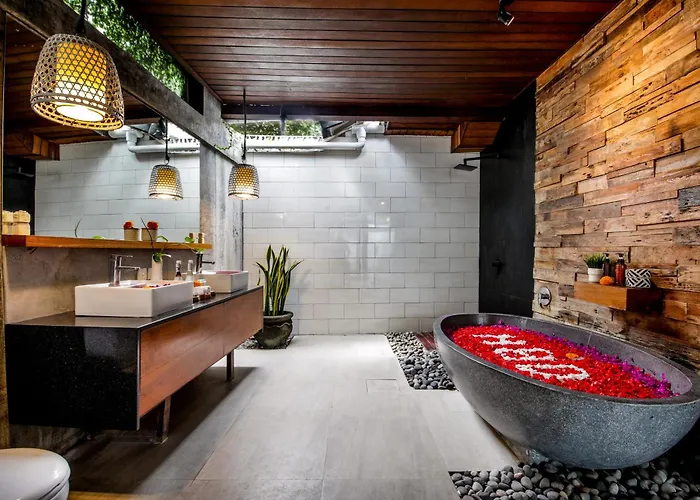 Zebra Seminyak, 4br Private Pool Villa, Close To Potato Head Villa