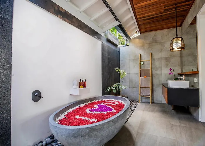 Villa Zebra Seminyak, 4br Private Pool Villa, Close To Potato Head