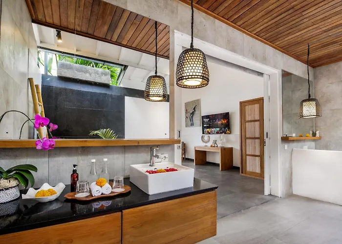 Zebra Seminyak, 4br Private Pool Villa, Close To Potato Head *