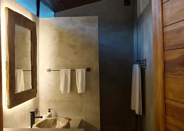 Zebra Seminyak, 4br Private Pool Villa, Close To Potato Head Villa