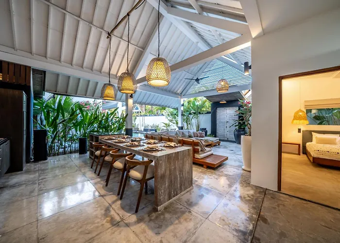 Zebra Seminyak, 4br Private Pool Villa, Close To Potato Head Villa *