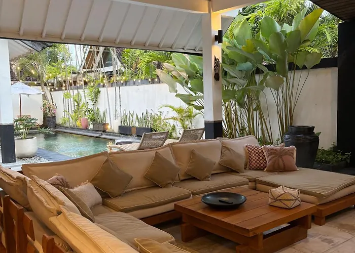 Zebra Seminyak, 4br Private Pool Villa, Close To Potato Head *